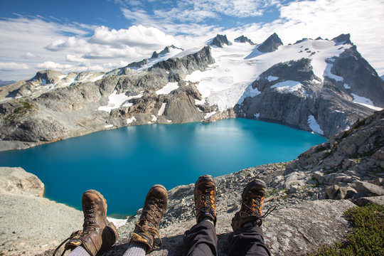 Two people sitting on rocks overlooking Jade Lake, Washington State