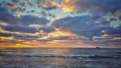 Obraz premium Sea sunrise and beautiful sky cloudscape