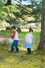 Fototapeta premium Easter Egg Hunt Outdoors in Oregon