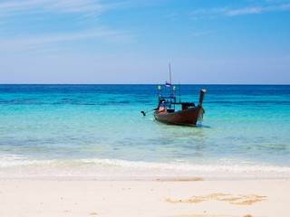 Fototapeta na wymiar Longtail boat at the beach on Koh Rok island in southern Thailand