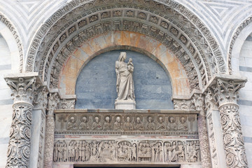  Piazza dei miracoli, with the Basilica and the leaning tower. Pisa, Italy 