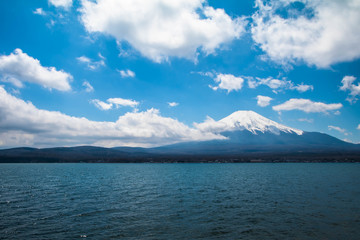 Fototapeta na wymiar Mountain fuji and Lake ,the most famous place in Japan to traveling.