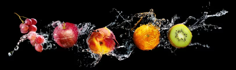 Gordijnen Set van vers fruit in water splash geïsoleerd op zwarte achtergrond © Vitaliy