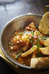 Garlic shrimps with bread 