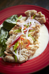 Fried chicken with white sauce 