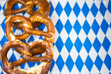 3 Brezen, weiß blauer Hintergrund