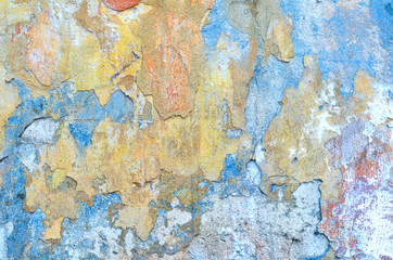Schäbige Grunge-Textur einer mit Stuck überzogenen Putzwand mit vielen Farbschichten
