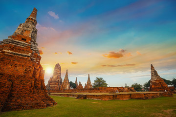 Obraz premium Wat Chaiwatthanaram temple in Ayutthaya Historical Park, a UNESCO world heritage site, Thailand