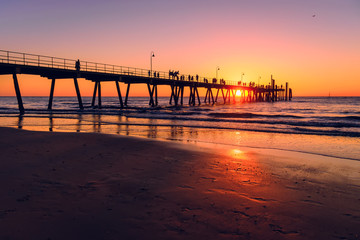 Fototapeta premium Glenelg beach jetty with people