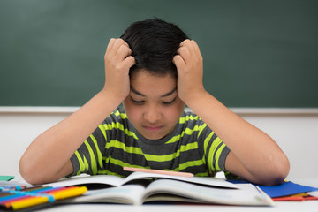 schüler steht unter leistungsdruck