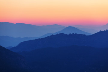 Fototapety  Góry o zachodzie słońca