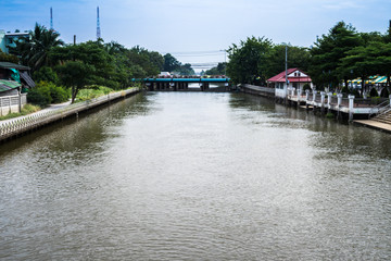 Obraz premium canal in the city