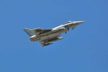 Caza Eurofighter Typhoon despegando