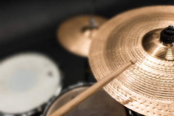 Obraz premium Close-up view of drums set for hard rock concert on stage
