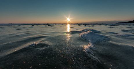 lodowy zachód Słońca Bajkał - obrazy, fototapety, plakaty