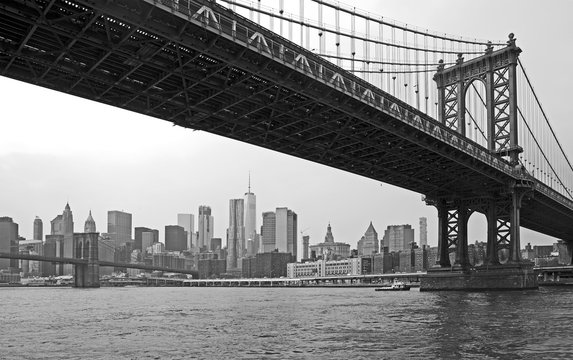 Fototapeta View of Manhattan taken from under Manhattan bridge, Black and white