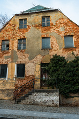 Fototapeta na wymiar old and ruined house