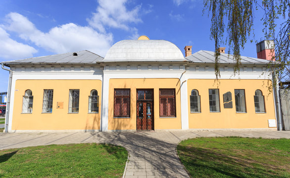 Bardejov, Closed Historic Synagogue In The Old Jewish District. Next To  Synagogue There Is A Holocaust Memorial, Not Visible On Photo