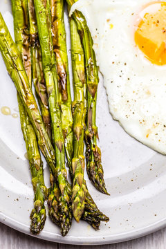 Asperges vertes et oeuf