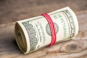 roll of hundred dollars