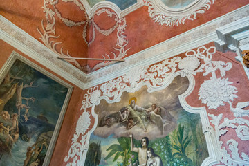 Obraz premium SERGIEV POSAD, RUSSIA - APRIL 26, 2017: Interior of the ensemble of orthodox buildings of the Holy Trinity Saint-Sergius Lavra 