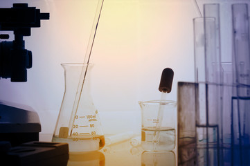 Scientists and scientific experiments to find out about the medical science or the scientific unit . The colors and scientific equipment beakers vitro microscopy .