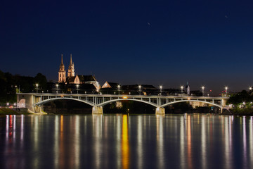 Fototapeta na wymiar Panorama der Stadt Basel mit Rhein (Schweiz)