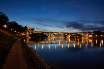 Fototapeta na wymiar Panorama der Stadt Basel mit Rhein