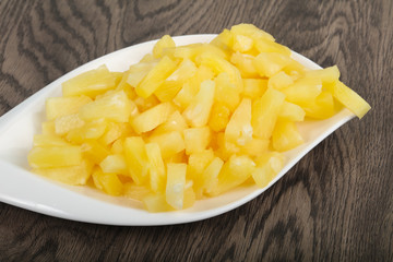 Canned pineapple