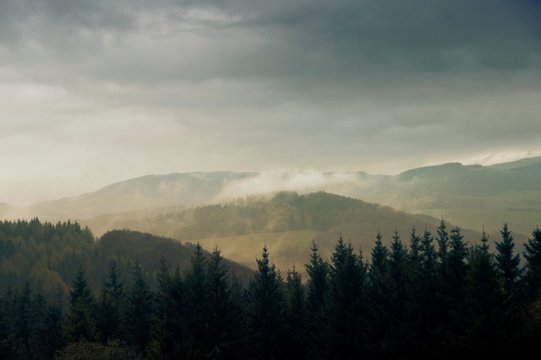 Wolken &Uuml;berm Land