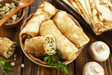 Crepes stuffed with chicken and mushrooms - 148518405