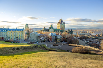 Fototapeta premium Cityscape of Quebec City with Chateau Frontenac on Spring.