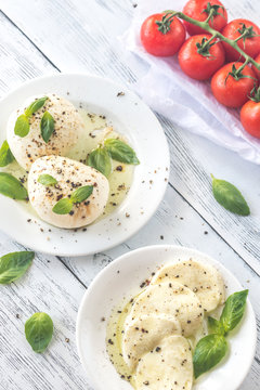 Mozzarella with cherry tomatoes and basil leaves