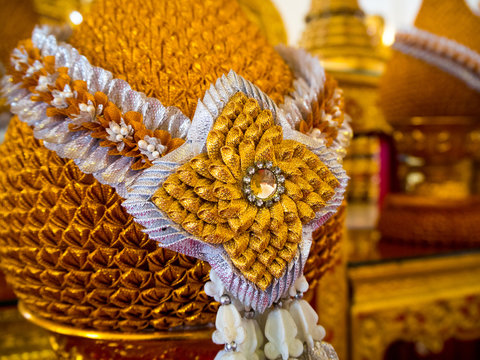 gold phum phan of thai style