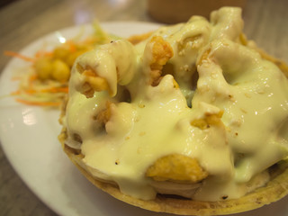 Shrimp fried with cream salad