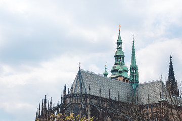 Fototapeta na wymiar Древний замок Градчане. Шпили собора святого Вита, Прага