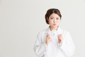 女性医師・白バック