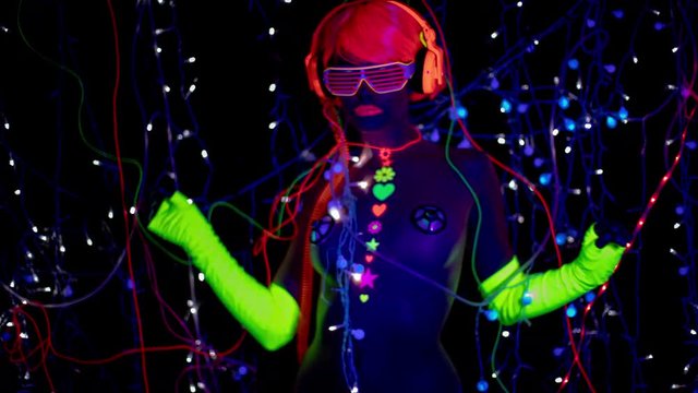 glow disco woman uv raver