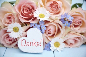 Obraz na płótnie Canvas Grußkarte - Danke - Blumenstrauß mit Herz und Text