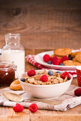 Breakfast with wholegrain cereals. 