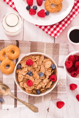 Breakfast with wholegrain cereals. 