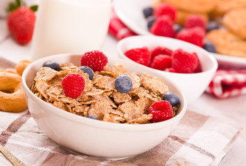 Breakfast with wholegrain cereals. 