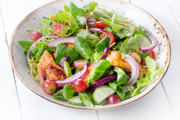 Fresh salad with chicken and vegetables.