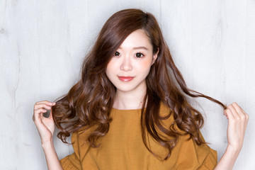 ミディアムヘアの女性