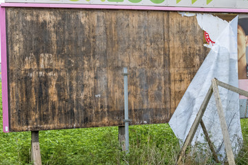 Alte Plakatwand aus Holz