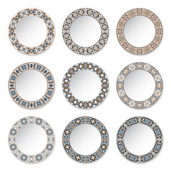 Set of decorative plates