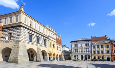 Fototapeta na wymiar Renesansowe kamienice na rynku starego miasta w Tarnowie. Tarnów nazywany jest perłą polskiego renesansu