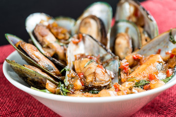 Mussel with white wine sauce on table