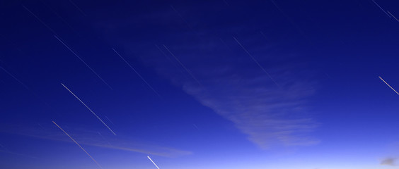 Star Trail stelle cielo al crepuscolo