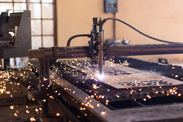 Working water jet machine in the steel & pivot manufacturing industry cutting out metal shapes